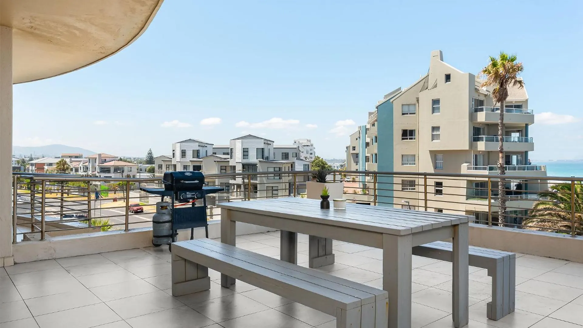 Portico Apartment Bloubergstrand