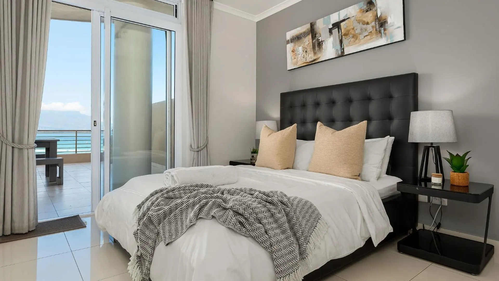 Portico Apartment Bloubergstrand