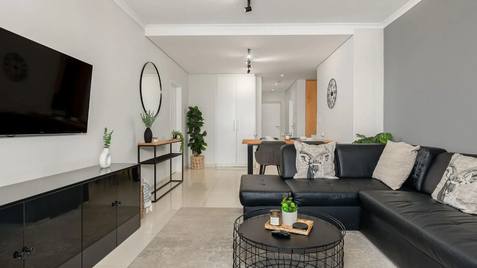 Portico Apartment Bloubergstrand
